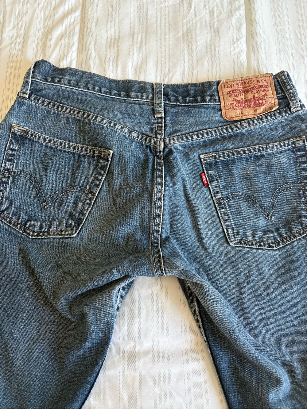 Levi's Men's Medium Blue Denim Jeans with Signature Red Tab